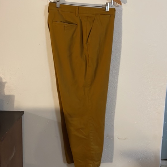 Amazon Essentials Men Chino Pants Size 40W X 28L EUC